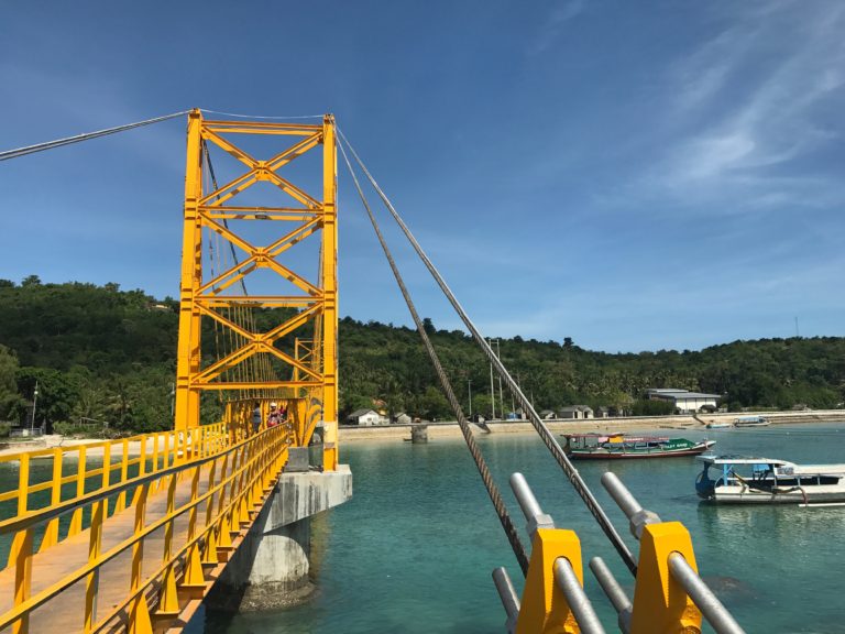 Cross that Bridge: Nusa Lembongan