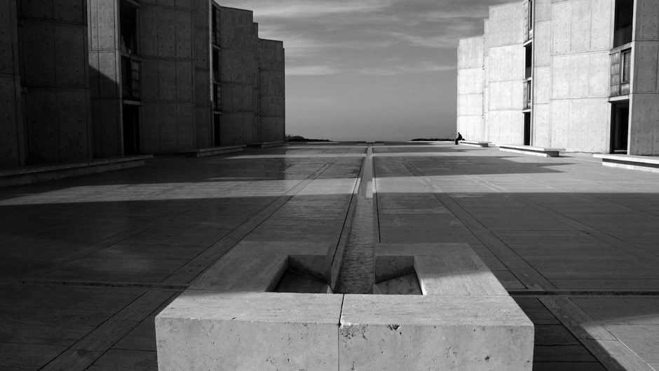 Black and white photo of the Salk Institute 