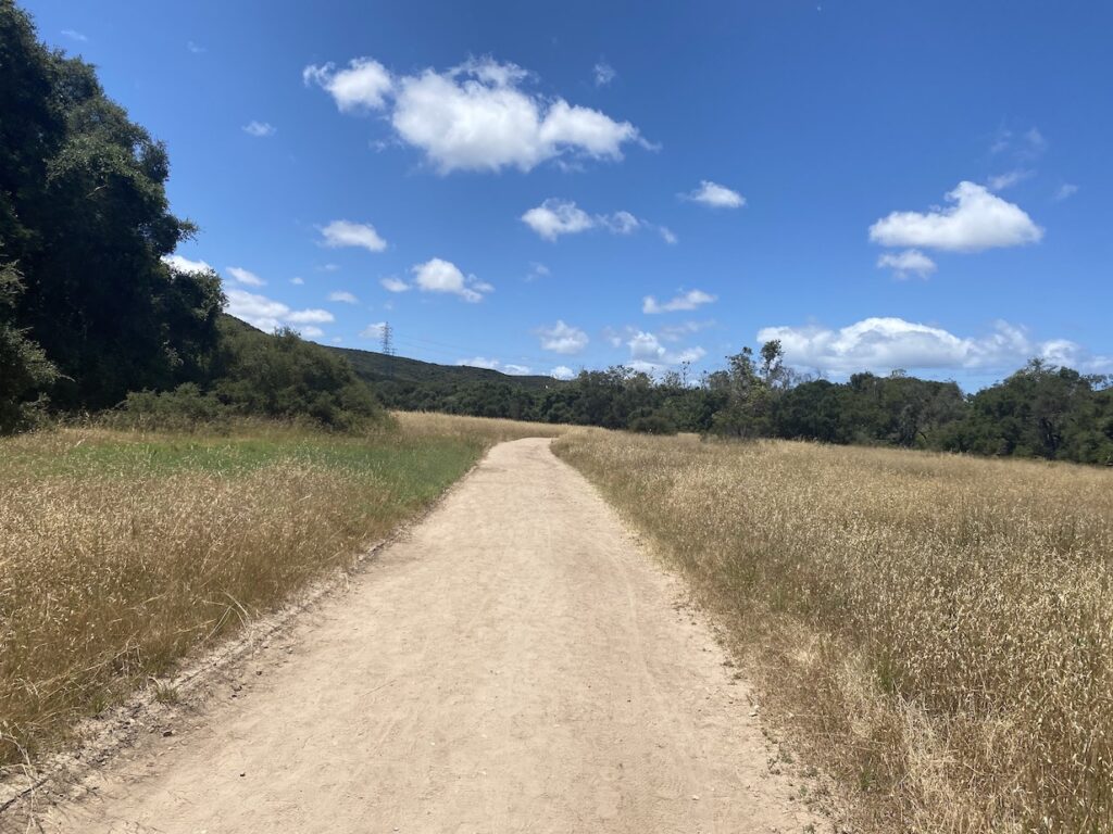 Dirt path that is stroller friendly on the Los Penasquitos Canyon Trail in San Diego